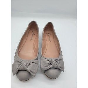 B Makowsky Bfzandy Jeans Leather Grey w/bow slip ons Size 8.5